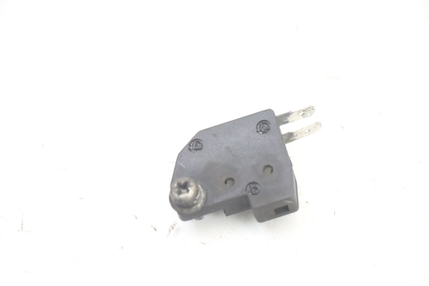 photo de INTERRUPTOR DE LUZ DE FREIO ESQUERDO SUZUKI BURGMAN 125 (2015 - 2017) - Detalhe da peça