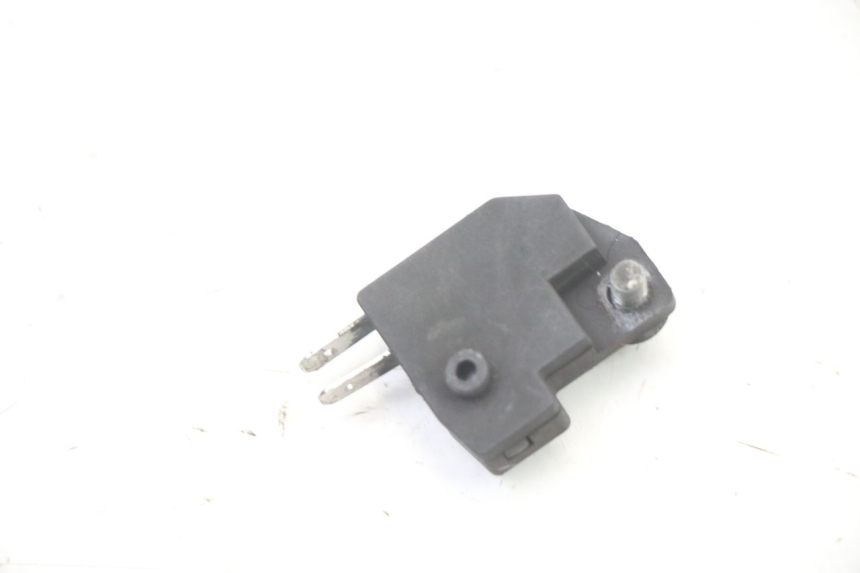 photo de INTERRUPTOR DE LUZ DE FREIO ESQUERDO SUZUKI BURGMAN 125 (2015 - 2017) - Outro ângulo de visão