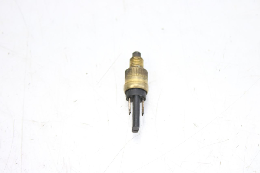 photo de INTERRUPTOR DE LUZ DE FREIO ESQUERDO PEUGEOT SV 125 (1991 - 1994) - Detalhe da peça