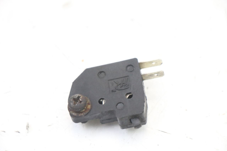 photo de INTERRUPTOR DE LUZ DE FREIO ESQUERDO SYM FIDDLE 3 III 125 (2014 - 2020) - Detalhe da peça