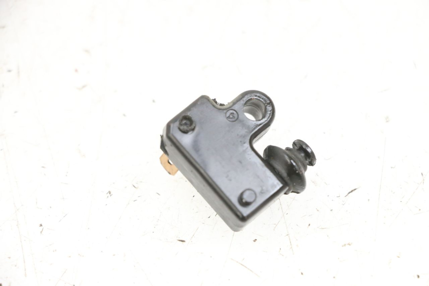 photo de INTERRUPTOR DE LUZ DE FREIO ESQUERDO YAMAHA TRICITY 300 (2020 - 2024) - Zoom do estado de desgaste