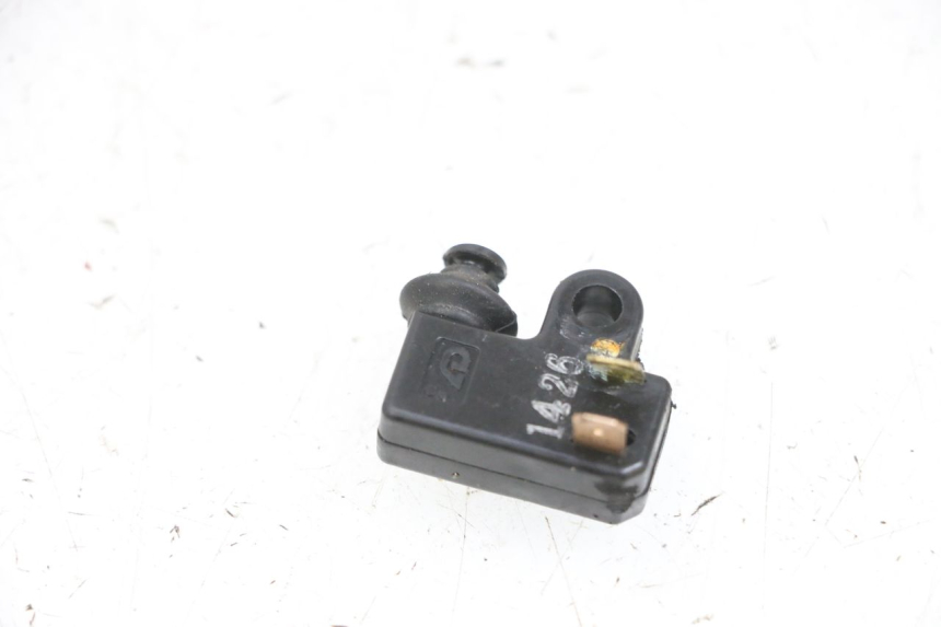 photo de INTERRUPTOR DE LUZ DE FREIO ESQUERDO YAMAHA TRICITY 300 (2020 - 2024) - Outro ângulo de visão