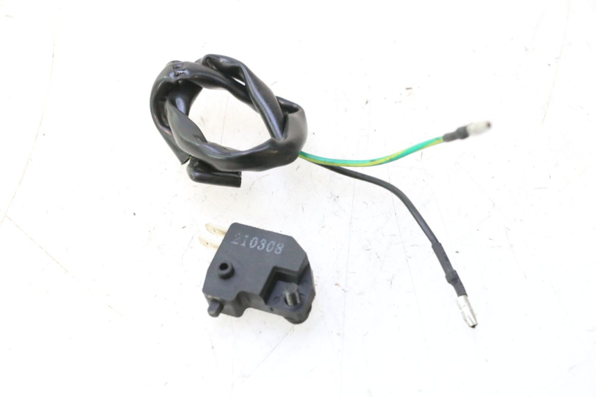photo de INTERRUPTOR DE LUZ DE FREIO ESQUERDO PEUGEOT TWEET 4T 50 (2018 - 2022) - Zoom do estado de desgaste