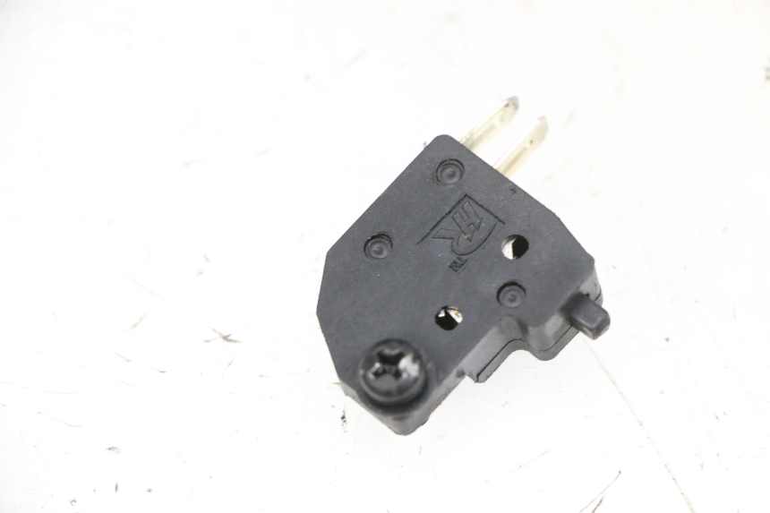 photo de INTERRUPTOR DE LUZ DE FREIO ESQUERDO PEUGEOT TWEET PRO EFI 4T 50 (2021 - 2022) - Detalhe da peça