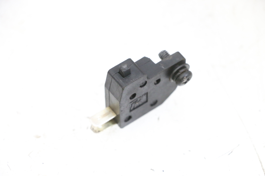 photo de INTERRUPTOR DE LUZ DE FREIO ESQUERDO PEUGEOT TWEET PRO EFI 4T 50 (2021 - 2022) - Zoom do estado de desgaste