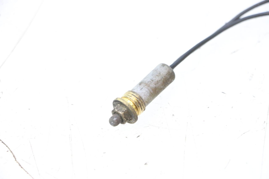 photo de CONTATOR DE LUZ DE FREIO ESQUERDO PIAGGIO VESPA PK FL 2T 50 (1990 - 1996) - Zoom do estado de desgaste