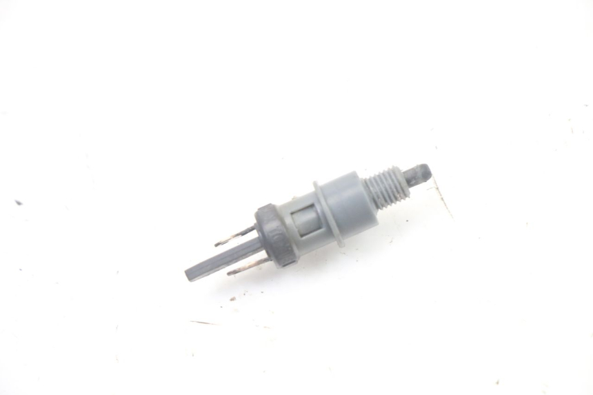 photo de INTERRUPTOR DE LUZ DE FREIO ESQUERDO PEUGEOT VIVACITY NEW 2T 50 (2008 - 2017) - Detalhe da peça