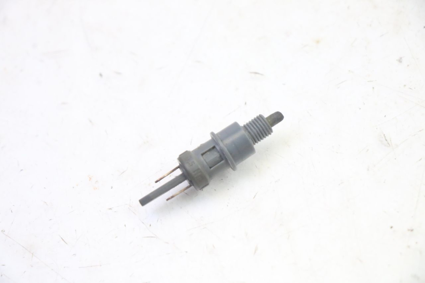 photo de INTERRUPTOR DE LUZ DE FREIO ESQUERDO PEUGEOT VIVACITY NEW 2T 50 (2008 - 2017) - Detalhe da peça