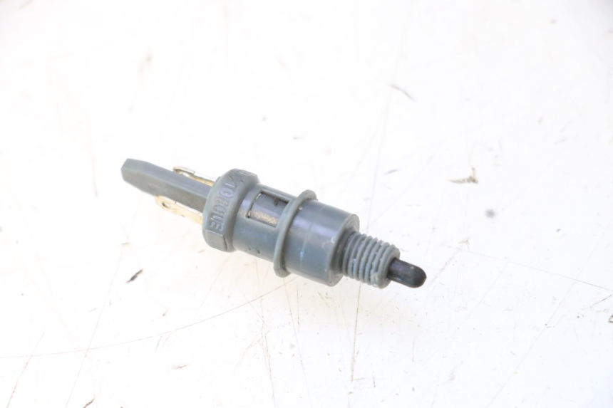 photo de INTERRUPTOR DE LUZ DE FREIO ESQUERDO PEUGEOT VIVACITY NEW 2T 50 (2008 - 2017) - Zoom do estado de desgaste
