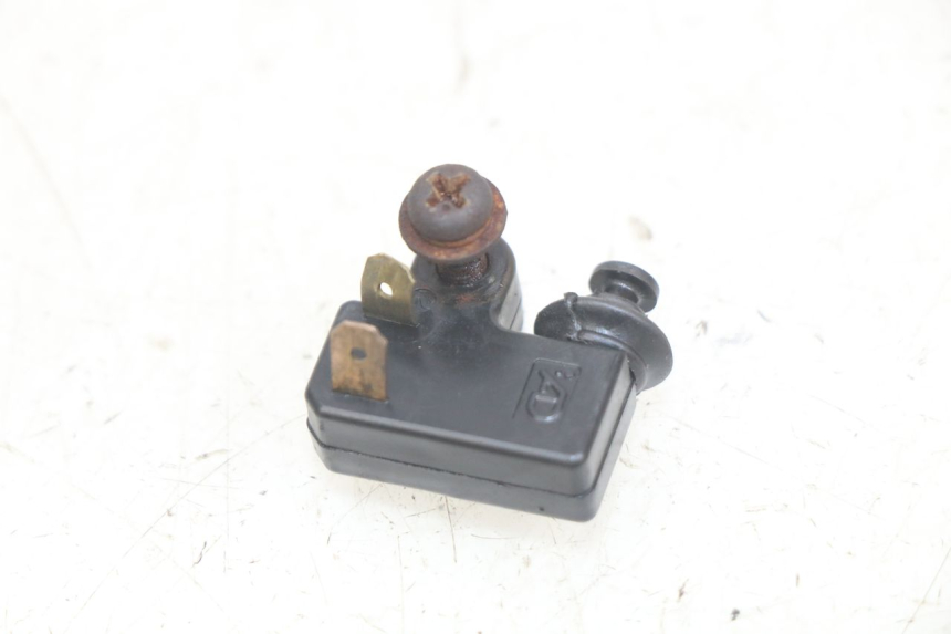 photo de INTERRUPTOR DE LUZ DE FREIO ESQUERDO YAMAHA X-MAX XMAX 250 (2006 - 2009) - Vista principal