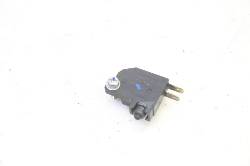 photo de INTERRUPTOR DE LUZ DE FREIO ESQUERDO YAMAHA XMAX X-MAX 125 (2021 - 2025) - Detalhe da peça