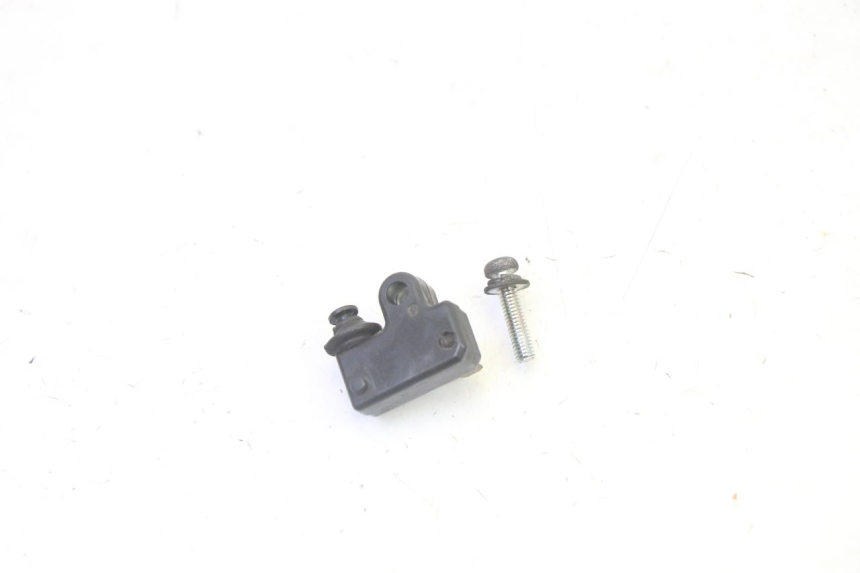 photo de INTERRUPTOR DE LUZ DE FREIO ESQUERDO YAMAHA X-MAX XMAX 125 (2010 - 2013) - Outro ângulo de visão