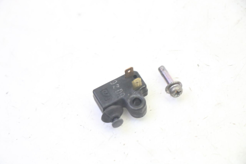 photo de INTERRUPTOR DE LUZ DE FREIO ESQUERDO YAMAHA X-MAX XMAX 125 (2010 - 2013) - Zoom do estado de desgaste