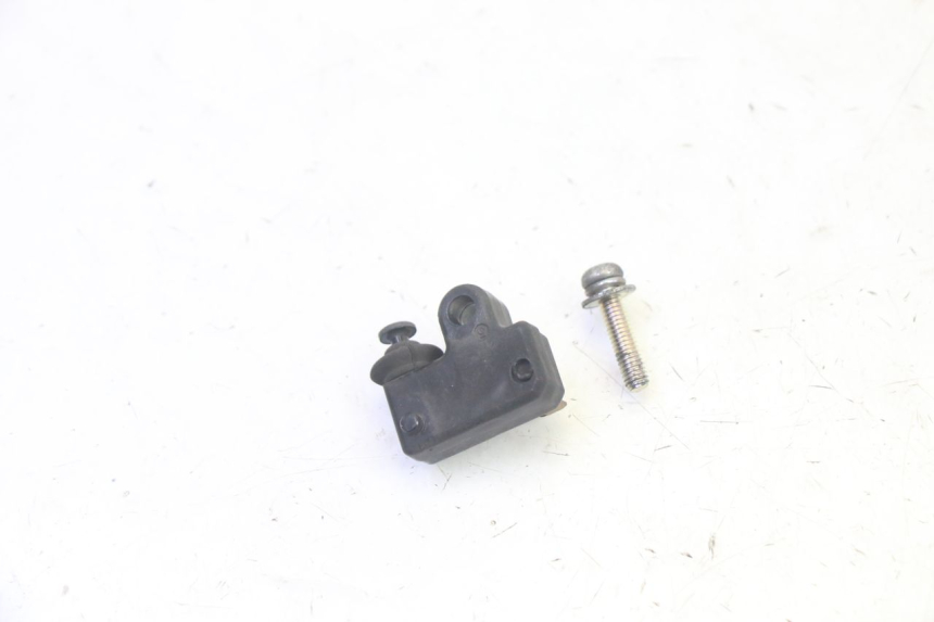 photo de INTERRUPTOR DE LUZ DE FREIO ESQUERDO YAMAHA X-MAX XMAX 125 (2010 - 2013) - Outro ângulo de visão