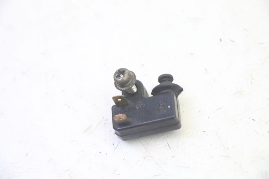 photo de INTERRUPTOR DE LUZ DE FREIO ESQUERDO YAMAHA X-MAX XMAX 250 (2006 - 2009) - Detalhe da peça