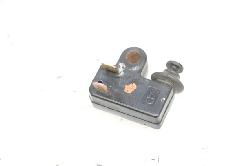 photo de INTERRUPTOR DE LUZ DE FREIO ESQUERDO YAMAHA XMAX X-MAX 125 (2006 - 2009) - Vista principal