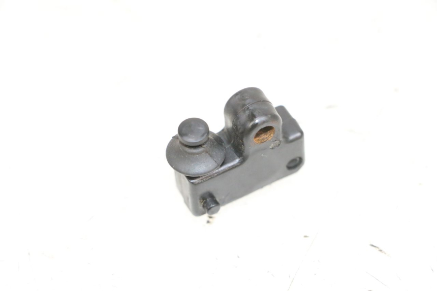 photo de INTERRUPTOR DE LUZ DE FREIO ESQUERDO YAMAHA XMAX X-MAX 125 (2006 - 2009) - Zoom do estado de desgaste