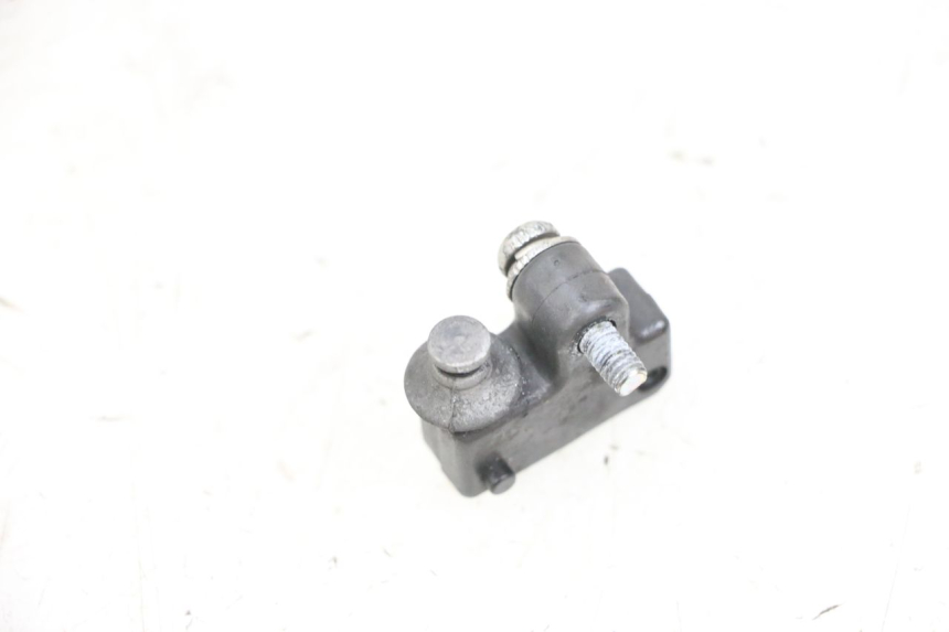 photo de INTERRUPTOR DE LUZ DE FREIO ESQUERDO YAMAHA XMAX X-MAX 125 (2006 - 2009) - Zoom do estado de desgaste