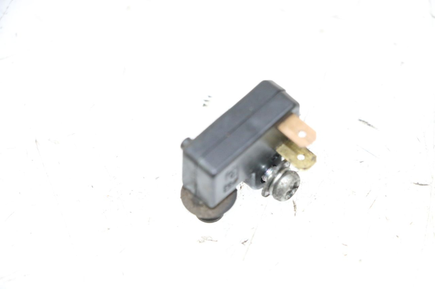 photo de INTERRUPTOR DE LUZ DE FREIO ESQUERDO YAMAHA XMAX X-MAX 125 (2006 - 2009) - Detalhe da peça