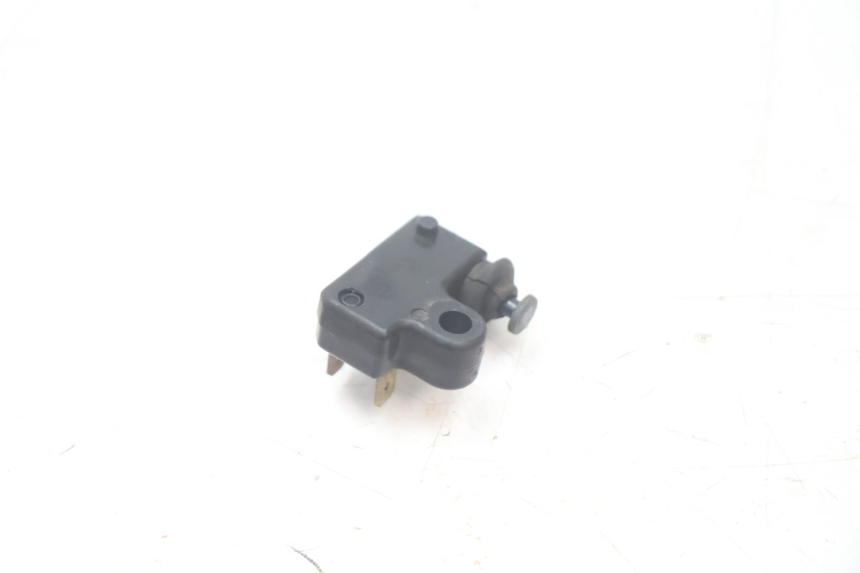 photo de INTERRUPTOR DE LUZ DE FREIO ESQUERDO YAMAHA XMAX X-MAX 125 (2006 - 2009) - Zoom do estado de desgaste