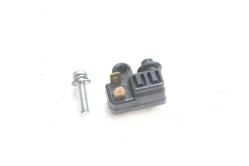 photo de INTERRUPTOR DE LUZ DE FREIO ESQUERDO YAMAHA X-MAX XMAX 125 (2010 - 2013) - Vista principal