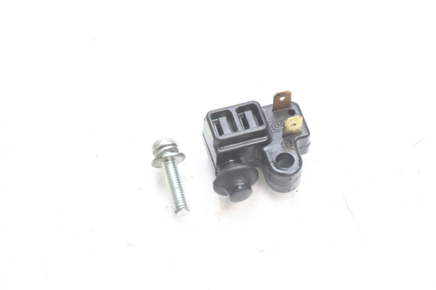 photo de INTERRUPTOR DE LUZ DE FREIO ESQUERDO YAMAHA X-MAX XMAX 125 (2010 - 2013) - Detalhe da peça