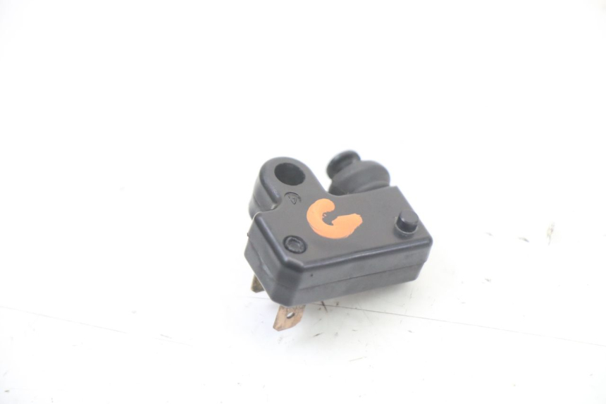 photo de INTERRUPTOR DE LUZ DE FREIO ESQUERDO YAMAHA YP T-MAX TMAX 530 (2017 - 2020) - Zoom do estado de desgaste