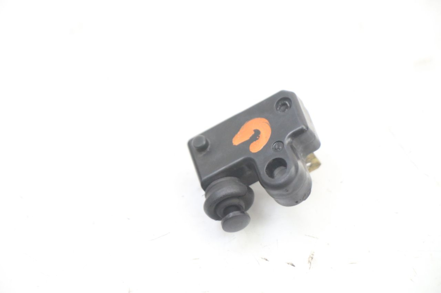 photo de INTERRUPTOR DE LUZ DE FREIO ESQUERDO YAMAHA YP T-MAX TMAX 530 (2017 - 2020) - Outro ângulo de visão
