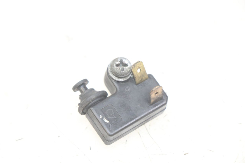 photo de INTERRUPTOR DE LUZ DE FREIO ESQUERDO YAMAHA YP MAJESTY 400 (2004 - 2008) - Vista principal