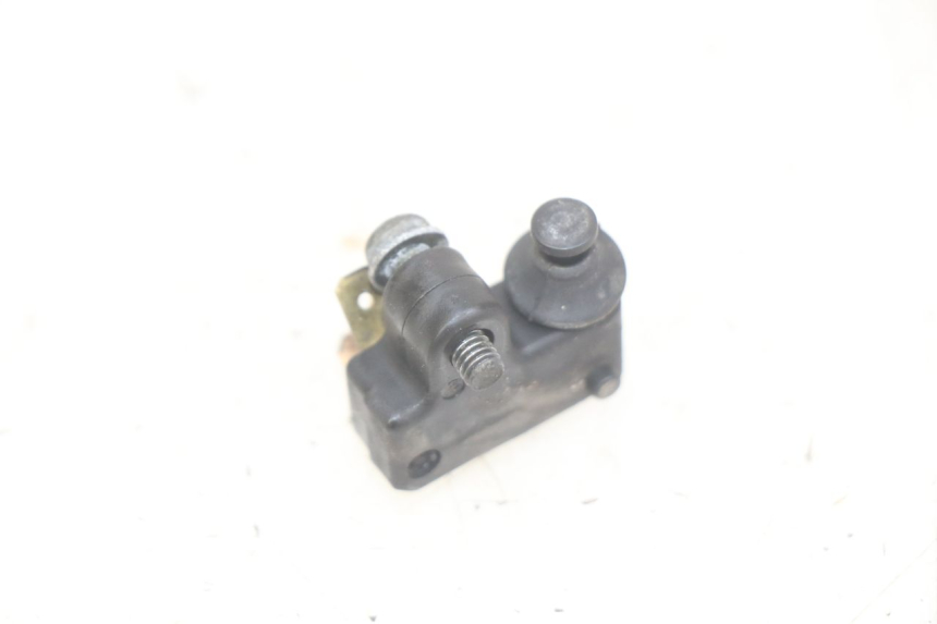 photo de INTERRUPTOR DE LUZ DE FREIO ESQUERDO YAMAHA YP MAJESTY 400 (2004 - 2008) - Zoom do estado de desgaste