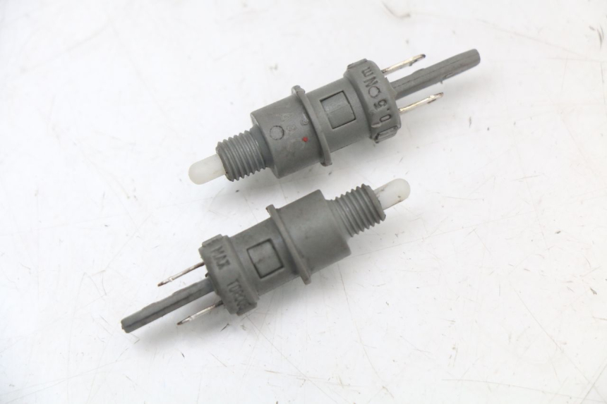photo de INTERRUPTOR DE LUZ DE FREIO PEUGEOT GEOPOLIS RS 125 (2007 - 2009) - Vista principal