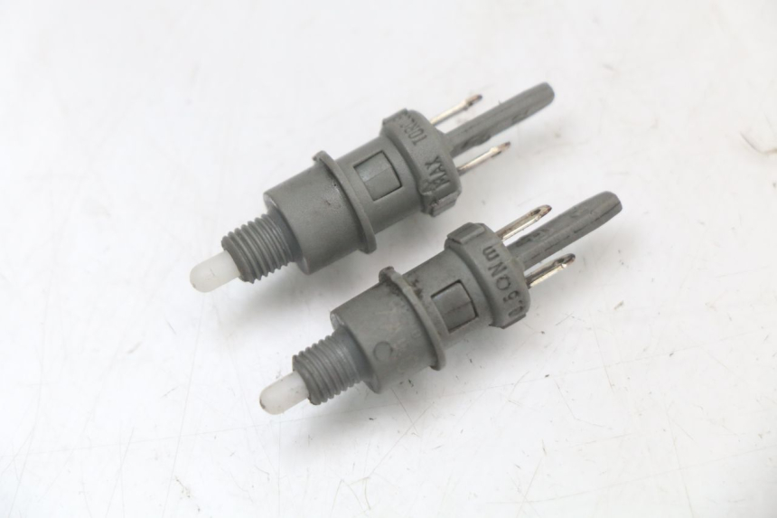 photo de INTERRUPTOR DE LUZ DE FREIO PEUGEOT GEOPOLIS RS 125 (2007 - 2009) - Detalhe da peça