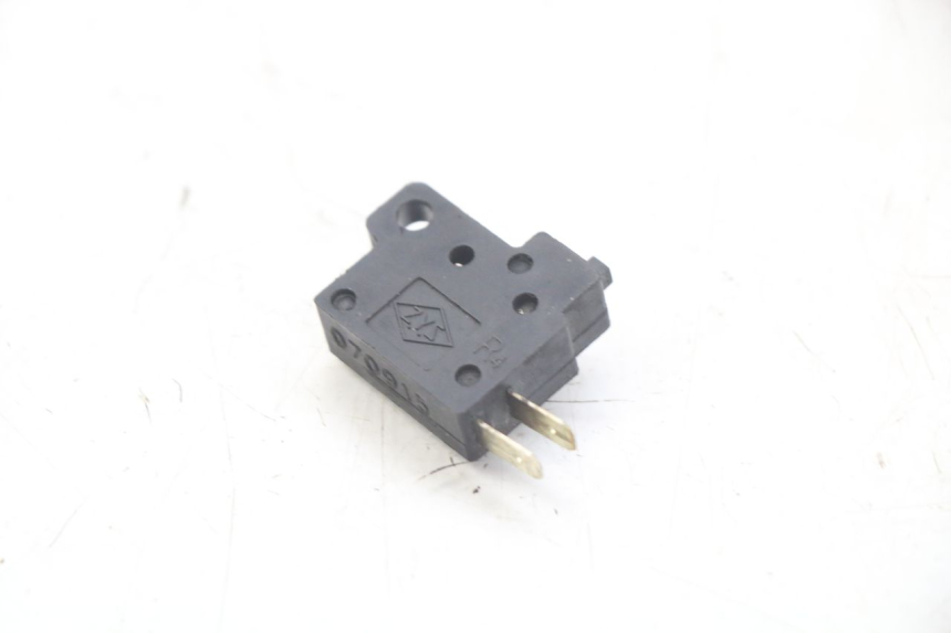 photo de INTERRUPTOR DE LUZ DE FREIO SYM JET EURO X 2T 50 (2003 - 2007) - Detalhe da peça