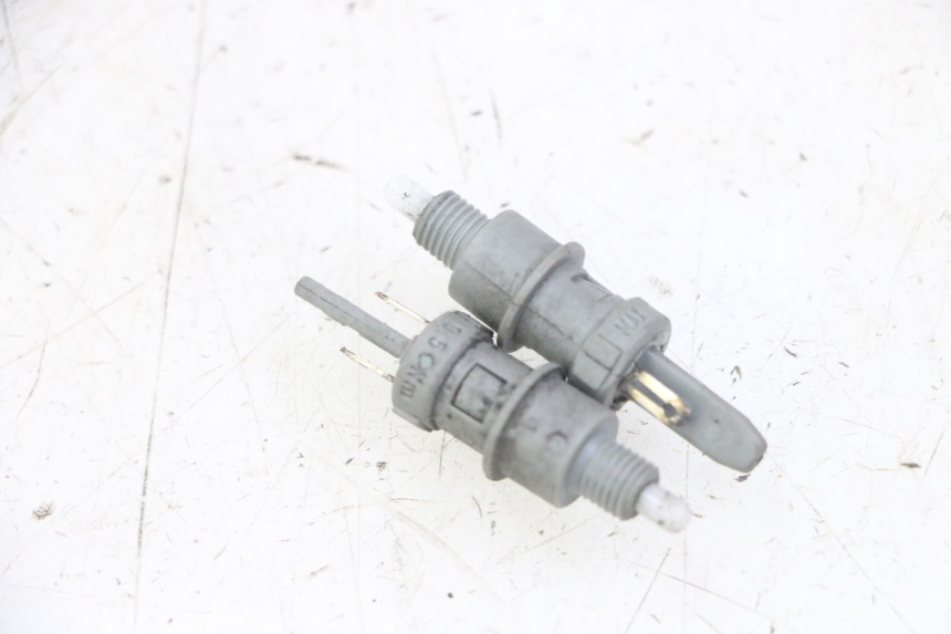 photo de INTERRUPTOR DE LUZ DE FREIO PEUGEOT JET FORCE CARBU 50 (2003 - 2016) - Detalhe da peça