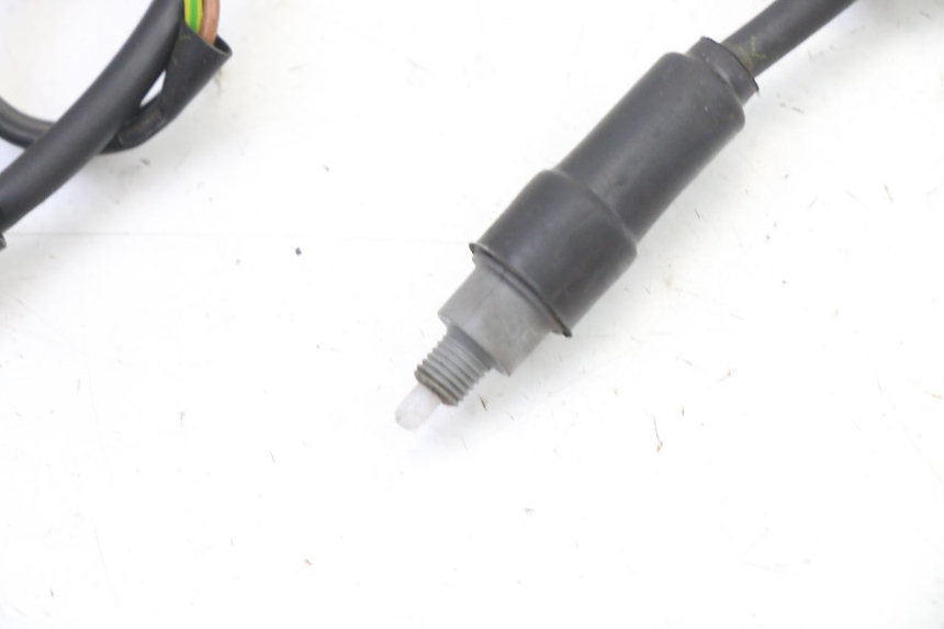 photo de INTERRUPTOR DE LUZ DE FREIO YAMAHA JOG R 50 (2004 - 2014) - Zoom do estado de desgaste