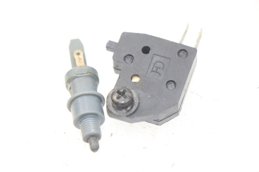 photo de INTERRUPTOR DE LUZ DE FREIO PEUGEOT KISBEE 2T 50 (2010 - 2017) - Vista principal