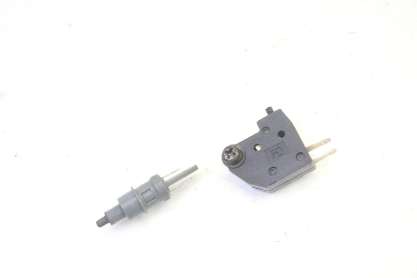 photo de INTERRUPTOR DE LUZ DE FREIO PEUGEOT KISBEE 2T 50 (2010 - 2017) - Vista principal