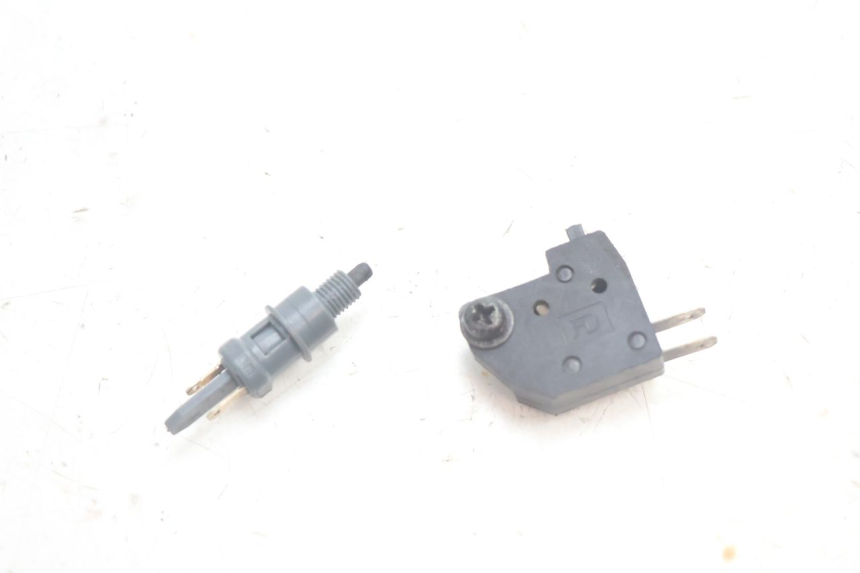 photo de INTERRUPTOR DE LUZ DE FREIO PEUGEOT KISBEE 2T 50 (2010 - 2017) - Vista principal