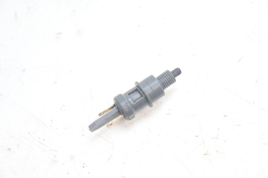 photo de INTERRUPTOR DE LUZ DE FREIO PEUGEOT KISBEE 2T 50 (2010 - 2017) - Zoom do estado de desgaste