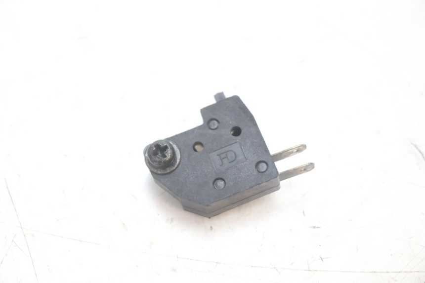 photo de INTERRUPTOR DE LUZ DE FREIO PEUGEOT KISBEE 2T 50 (2010 - 2017) - Outro ângulo de visão