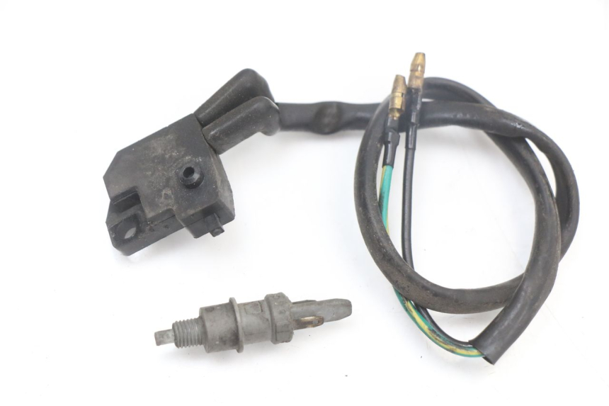 photo de INTERRUPTOR DE LUZ DE FREIO PEUGEOT KISBEE 4T 50 (2018 - 2022) - Vista principal