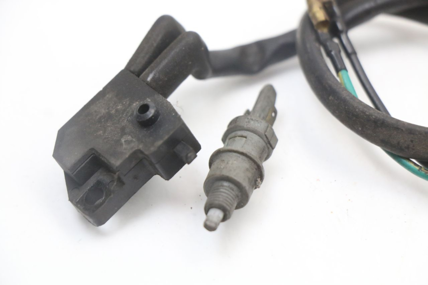 photo de INTERRUPTOR DE LUZ DE FREIO PEUGEOT KISBEE 4T 50 (2018 - 2022) - Detalhe da peça
