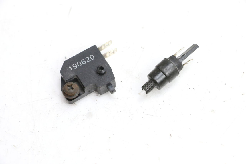 photo de INTERRUPTOR DE LUZ DE FREIO PEUGEOT KISBEE 4T 50 (2018 - 2022) - Detalhe da peça