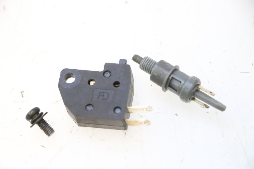 photo de INTERRUPTOR DA LUZ DE FREIO PEUGEOT KISBEE 4T 50 (2023 - 2026) - Detalhe da peça