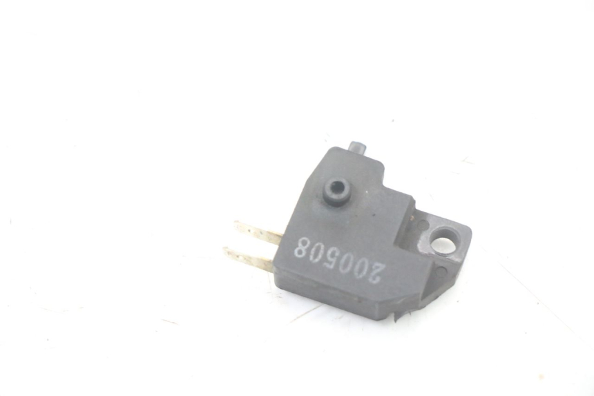 photo de INTERRUPTOR DE LUZ DE FREIO KYMCO AGILITY 4T 50 (2018 - 2022) - Zoom do estado de desgaste