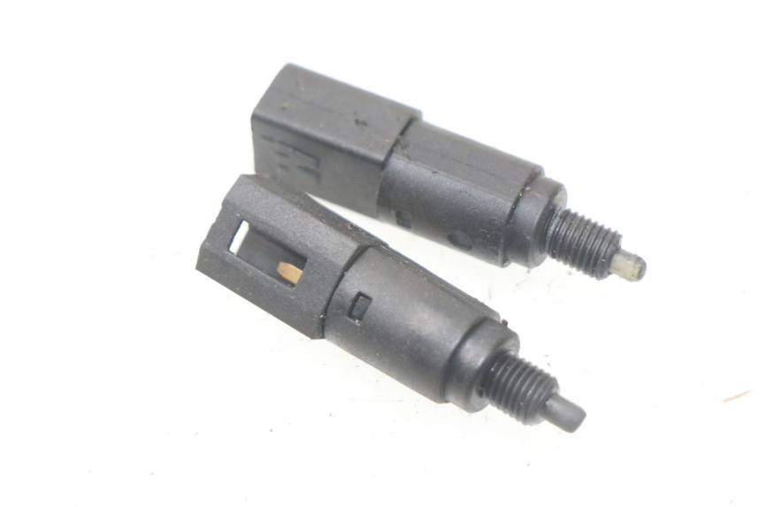 photo de INTERRUPTOR DE LUZ DE FREIO PIAGGIO LIBERTY 4T 50 (2004 - 2008) - Vista principal