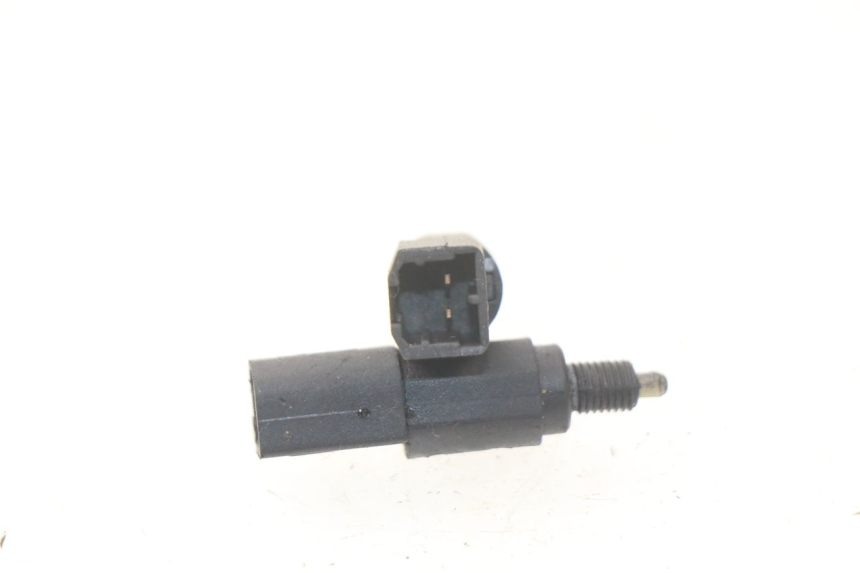 photo de INTERRUPTOR DE LUZ DE FREIO PIAGGIO LIBERTY 4T 50 (2004 - 2008) - Detalhe da peça