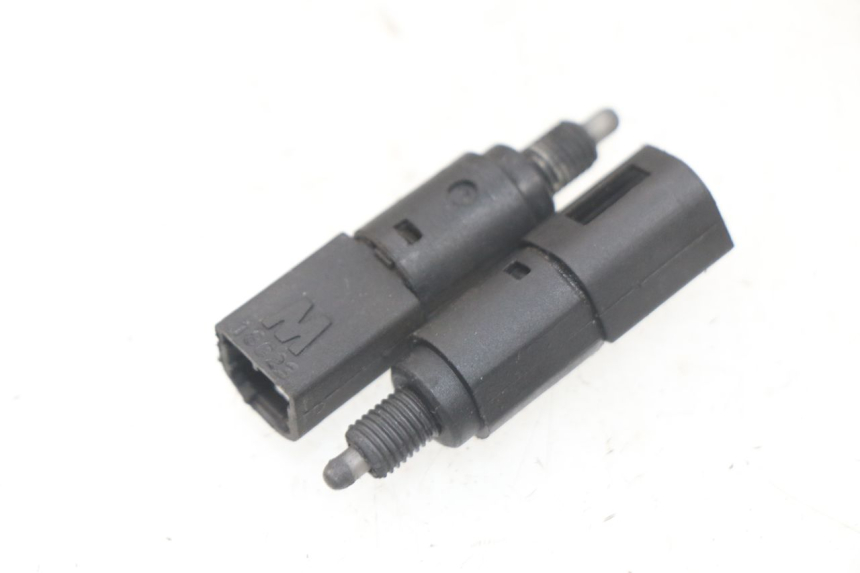 photo de INTERRUPTOR DE LUZ DE FREIO PIAGGIO LIBERTY 4T 50 (2009 - 2015) - Vista principal