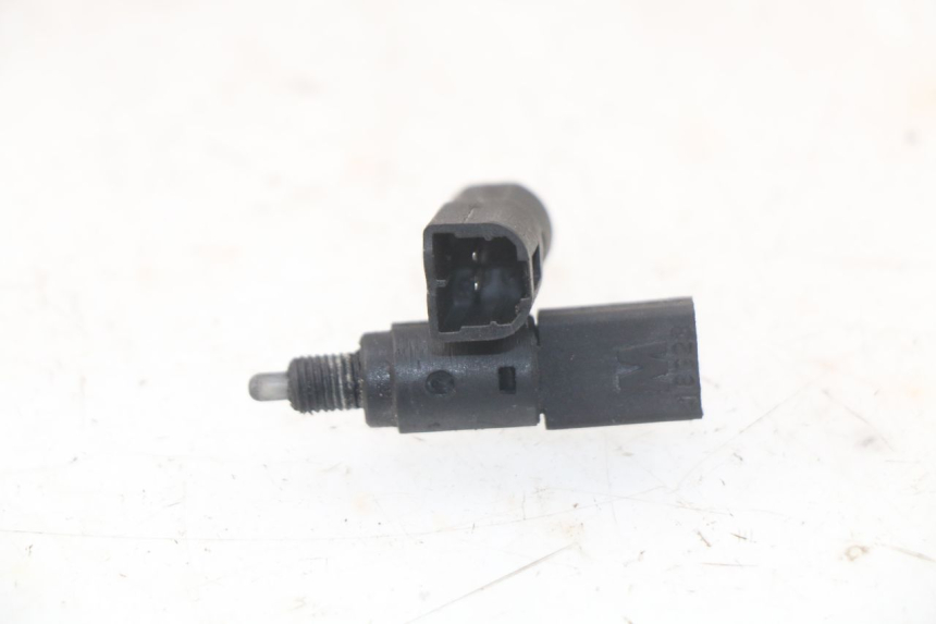 photo de INTERRUPTOR DE LUZ DE FREIO PIAGGIO LIBERTY 4T 50 (2009 - 2015) - Detalhe da peça