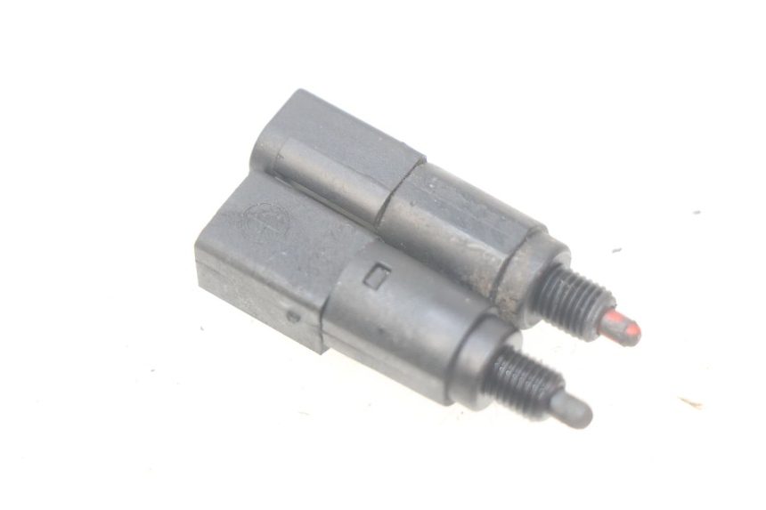 photo de INTERRUPTOR DE LUZ DE FREIO PIAGGIO LIBERTY 4T 50 (2004 - 2008) - Detalhe da peça